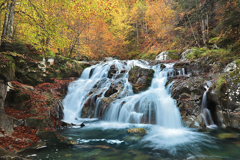 Paysage-Pyrenees-Ossau-Cascade-Bious-Automne-2019-10-21-(0stack-ret3).jpg
