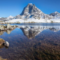  Pic du Midi d'Ossau (2 884 m) et lac du Miey